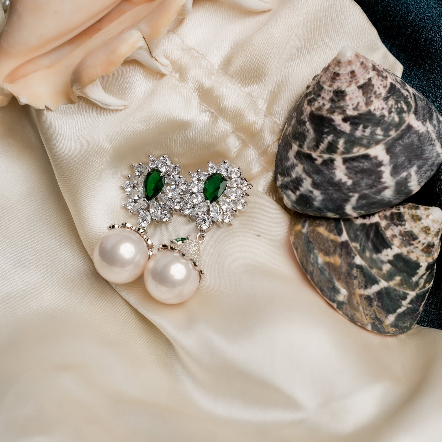 Luna Pearl Emerald